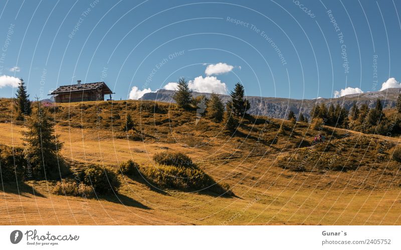 Berghütte auf der berühmten Seiseralm, Schlern, Indian Summer Erholung Ferien & Urlaub & Reisen Tourismus Ausflug Abenteuer Freiheit Camping Sommerurlaub