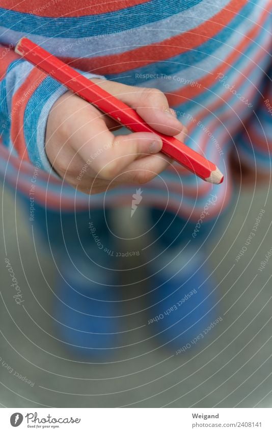 Rotstift IV Kindererziehung Bildung Kindergarten Schule lernen Schulkind Schüler Kleinkind Junge Kindheit Jugendliche schreiben Schreibstift Farbfoto