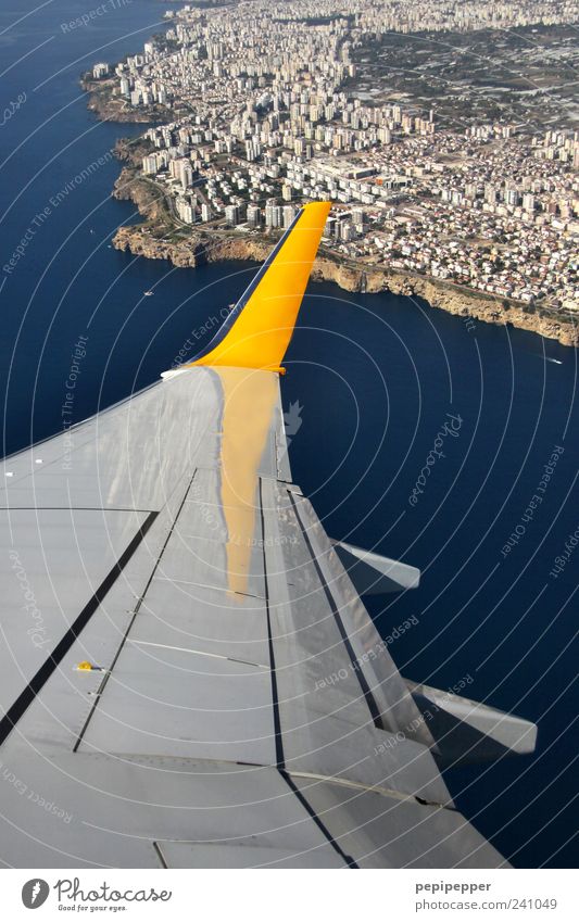 take off Ferien & Urlaub & Reisen Tourismus Landschaft Stadt Skyline überbevölkert Haus Hochhaus Luftverkehr Flugzeug Passagierflugzeug Flugzeuglandung