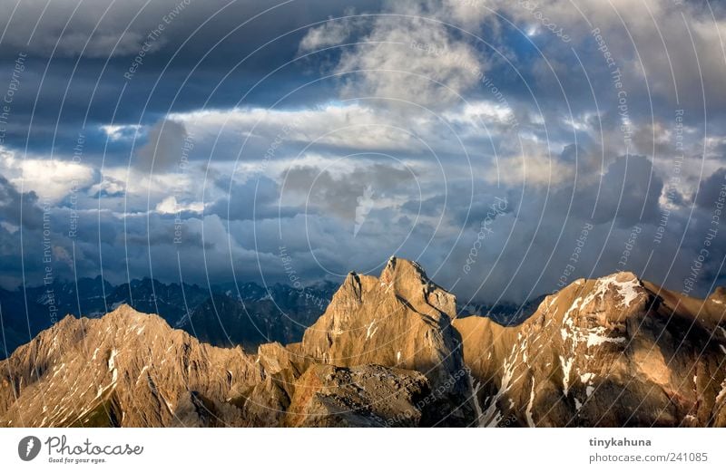 Freispitze Erholung Ferien & Urlaub & Reisen Freiheit Berge u. Gebirge Natur Landschaft Gewitterwolken Alpen Lechtal Gipfel Bergkamm leuchten ästhetisch hoch