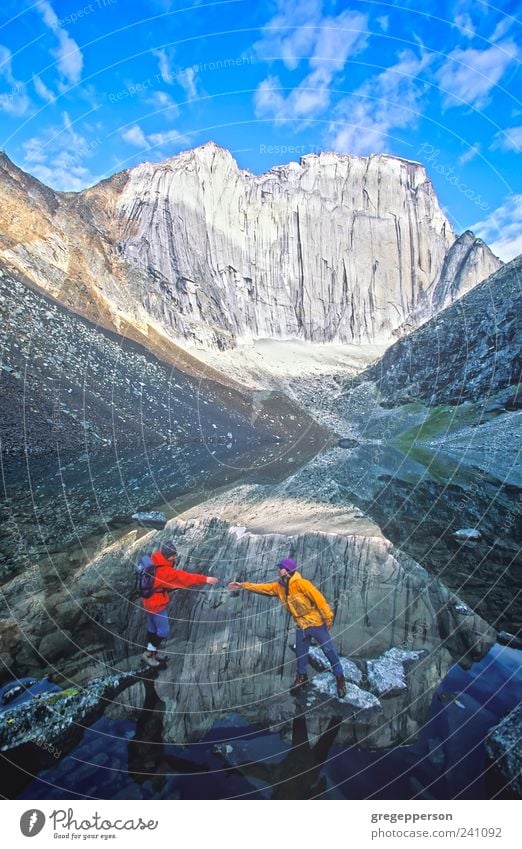 Team von Kletterern. Leben Abenteuer wandern Sport Klettern Bergsteigen maskulin Freundschaft 2 Mensch Natur Berge u. Gebirge Vertrauen Hilfsbereitschaft