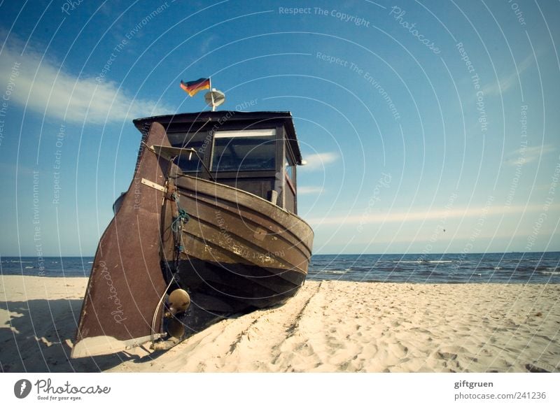 fisherman's friend Umwelt Natur Landschaft Urelemente Sand Wasser Himmel Horizont Sommer Wetter Schönes Wetter Wellen Küste Strand Ostsee alt Wasserfahrzeug