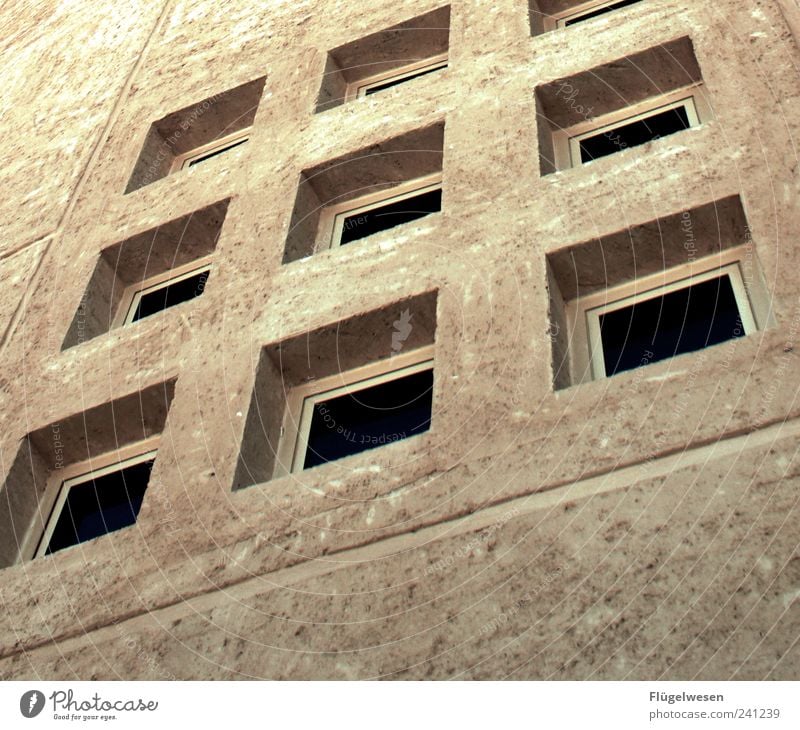 Windows 9 Wohnung Haus Stadtzentrum Stadtrand Fußgängerzone Einfamilienhaus Hochhaus Industrieanlage Mauer Wand Beton Glas Schutz Hoffnung Architektur Fenster