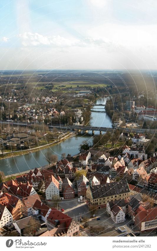 endlos Tourismus Ausflug Ferne Städtereise Natur Landschaft Wasser Himmel Wolken Sommer Schönes Wetter Flussufer Ulm Kleinstadt Stadt Haus Brücke alt