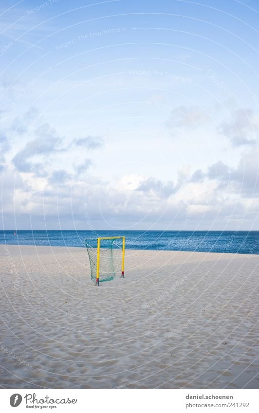 Feierabend beim SC S. Freizeit & Hobby Ferien & Urlaub & Reisen Sommer Sommerurlaub Strand Meer Sportstätten Fußballplatz Sand Himmel Schönes Wetter Küste