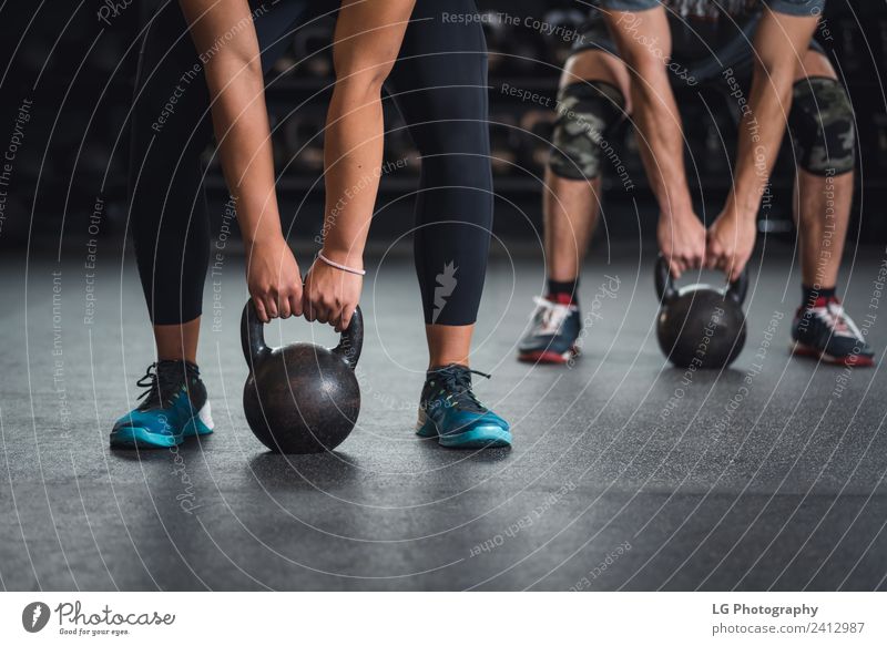 Workout-Kurs im Fitnessstudio Lifestyle Club Disco Sport Mensch Erwachsene Menschengruppe Bekleidung authentisch stark grau Kraft Tatkraft üben Gesundheit