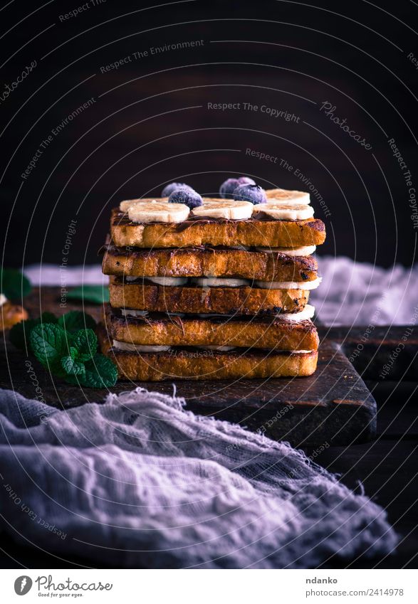 Französischer Toast mit einer Banane Lebensmittel Frucht Brot Dessert Süßwaren Ernährung Frühstück Holz Essen frisch lecker oben Tradition Zuprosten Schokolade