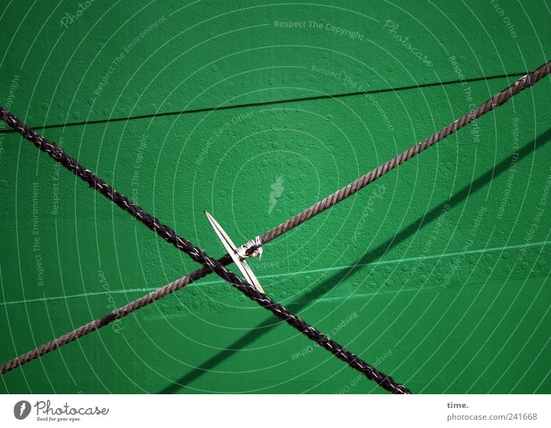 Bordwand grün Kreuz Seil Tau Naht Schatten Sonnenlicht aufwärts Metall Wasserfahrzeug