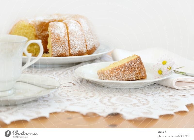 Sonntagskuchen vorab Lebensmittel Teigwaren Backwaren Kuchen Dessert Ernährung Frühstück Kaffeetrinken Geschirr Teller Tasse Tisch lecker saftig süß weiß