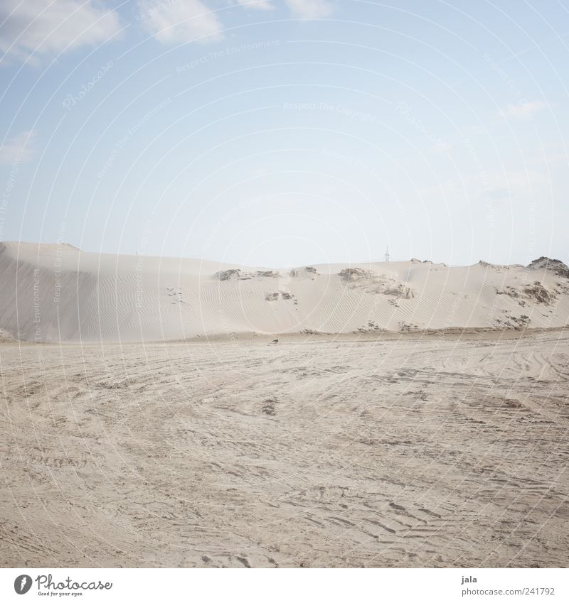 sand Himmel Wolkenloser Himmel Hügel Sand Unendlichkeit hell trist trocken Reifenspuren Farbfoto Außenaufnahme Menschenleer Textfreiraum oben Tag