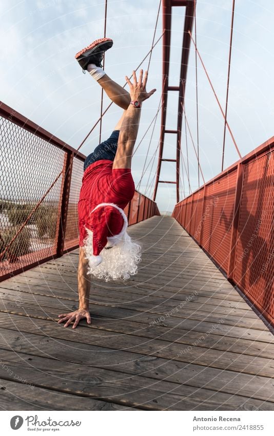 passender Weihnachtsmann Weihnachten & Advent Sport Mann Erwachsene Hand 18-30 Jahre Jugendliche Brücke Fußgänger Eisenbahn Vollbart Fitness sportlich