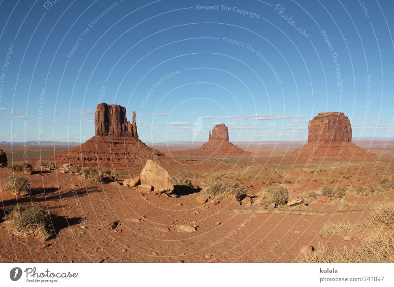 Monument Valley Ferne Natur Landschaft Erde Wolkenloser Himmel Dürre Felsen Berge u. Gebirge Schlucht Wüste blau braun Fernweh einzigartig Horizont Stimmung