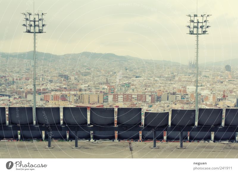 watching barcelona Ferien & Urlaub & Reisen Ferne Freiheit Städtereise Sommer Sport Stadion Stadtrand Skyline bevölkert Bewegung Denken ästhetisch frei retro