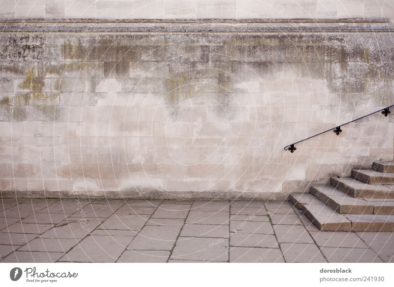 treppen. Haus Kirche Dom Burg oder Schloss Bauwerk Architektur Mauer Wand Treppe Fassade alt historisch Sauberkeit Farbfoto Gedeckte Farben Außenaufnahme