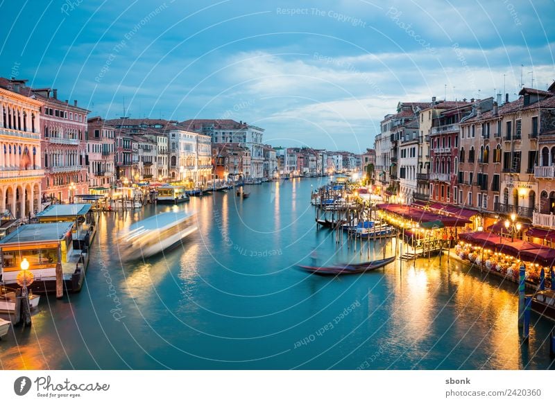 Venezia Ferien & Urlaub & Reisen Sommer Venedig Sehenswürdigkeit Venice Italien Lagoon Water Canal Grande Tourism Italian Farbfoto Abend Dämmerung Kontrast