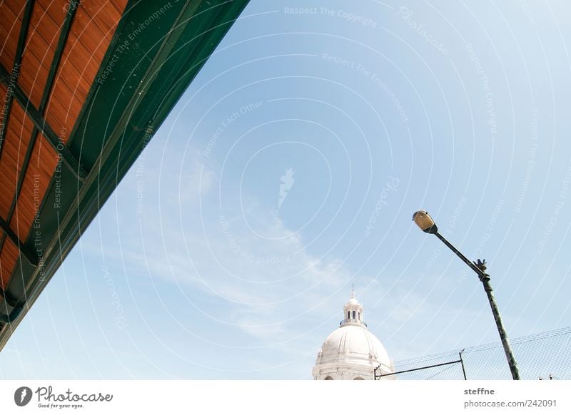 Triangulation Himmel Sonnenlicht Sommer Schönes Wetter Lissabon Portugal Altstadt Kirche Architektur Dach Sehenswürdigkeit Denkmal panteao ästhetisch