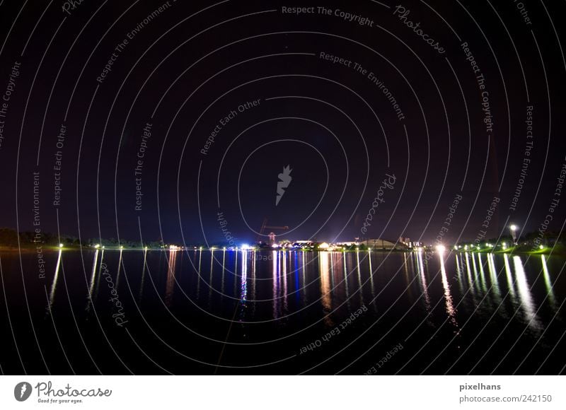 Parallelwelt Feste & Feiern Landschaft Wasser Himmel Nachthimmel Horizont Sommer Schönes Wetter Seeufer Menschenleer Haus Turm Bauwerk Gebäude warten blau gold