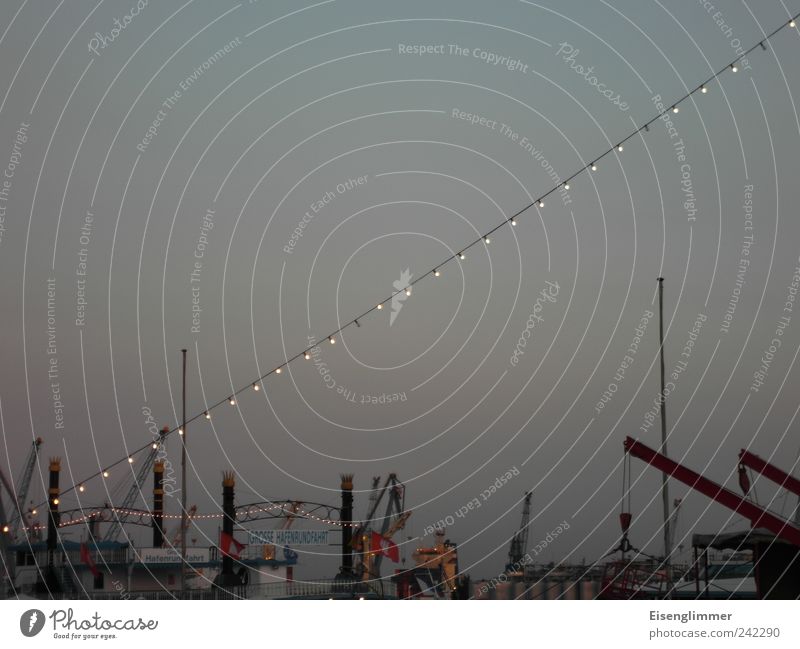 Hafen HH Himmel Wolkenloser Himmel Sommer Hamburger Hafen Hafenstadt Menschenleer Güterverkehr & Logistik Schifffahrt ästhetisch Stimmung Ordnungsliebe