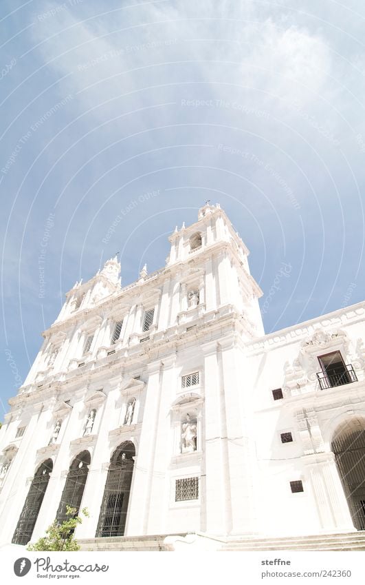 erleuchtet Sommer Schönes Wetter Lissabon Portugal Altstadt Menschenleer Kirche Fassade Sehenswürdigkeit Sao Vicente de Fora hell Religion & Glaube erleuchten