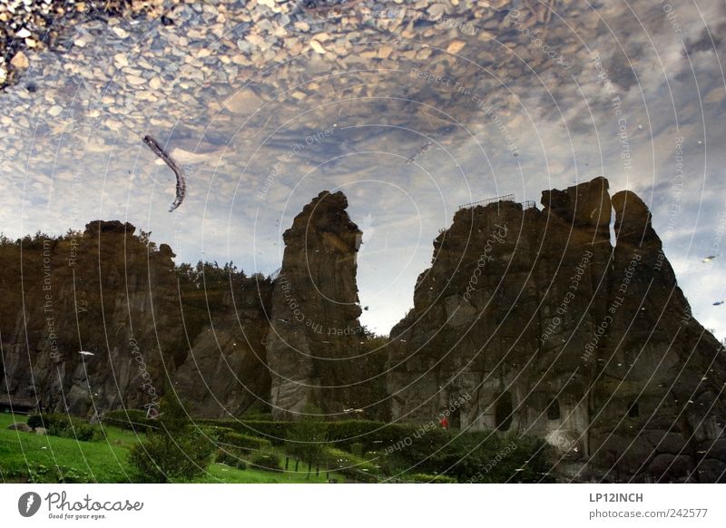 Externsteine Skulptur Natur Landschaft Sommer Felsen Detmold Deutschland Europa Sehenswürdigkeit Stein Sand Wasser Angst bizarr Ewigkeit Kultur Umwelt