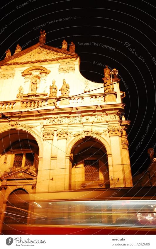 Schöne Nacht Stil Menschenleer Haus Gebäude Architektur Fassade Sehenswürdigkeit alt historisch gelb gold schön Farbfoto Außenaufnahme Hintergrund neutral