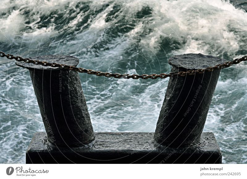 two of us Wasser Wellen Schifffahrt Bootsfahrt Passagierschiff Fähre bedrohlich Flüssigkeit Bewegung Gischt Kette Metall Meer wühlen Sturm Farbfoto