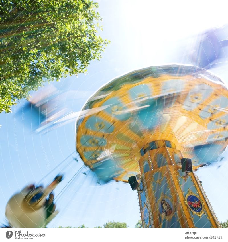 Kirmes Lifestyle Stil Freude Freizeit & Hobby Karussell Kettenkarussell drehen außergewöhnlich retro Geschwindigkeit mehrfarbig Gefühle Fröhlichkeit