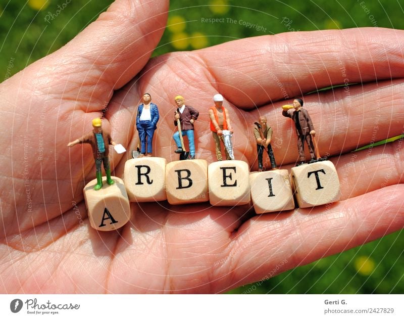 Miniaturfiguren - HandARBEIT Arbeit & Erwerbstätigkeit Beruf Handwerker Baustelle Mensch maskulin Erwachsene Leben 6 30-45 Jahre Buchstaben Holz Zeichen