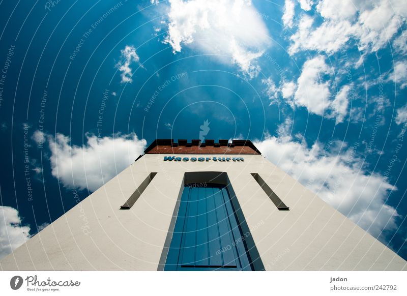 fast im himmel. Häusliches Leben Energiewirtschaft Himmel Wolken Hochhaus Industrieanlage Turm Bauwerk Architektur Fassade Terrasse Tür Sehenswürdigkeit groß