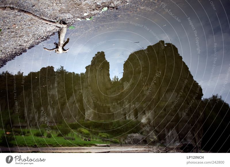 Externsteine II Tourismus Ausflug Urelemente Erde Sand Wasser Sommer See Detmold Deutschland Sehenswürdigkeit Stein dunkel groß gruselig historisch Neugier