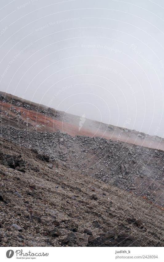 Mond Exkursion Ausflug Abenteuer Freiheit Expedition Winter Berge u. Gebirge wandern Umwelt Natur Landschaft Urelemente Erde Wetter Nebel Dürre Vulkan Cotopaxi