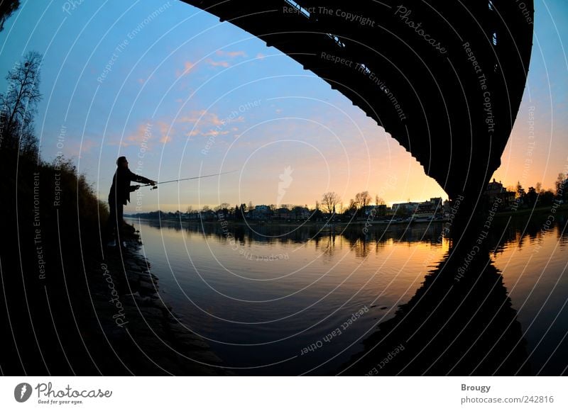 Angler im Abendrot am Blauen Wunder in Dresden Ferien & Urlaub & Reisen Angeln Himmel Sonnenaufgang Sonnenuntergang Seeufer Flussufer Brücke ästhetisch