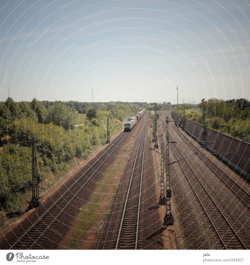 güterzug Landschaft Himmel Pflanze Baum Sträucher Grünpflanze Verkehr Verkehrsmittel Verkehrswege Güterverkehr & Logistik Schienenverkehr Güterzug Gleise