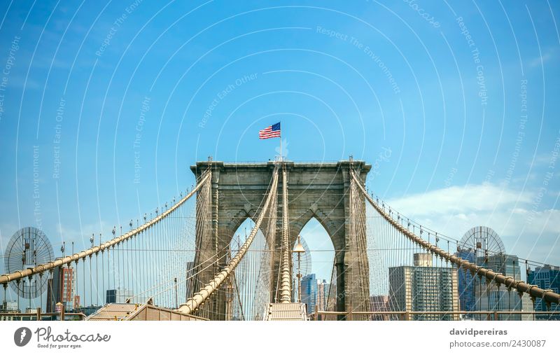 Brooklyn Bridge Tower mit Manhattan Skyline im Hintergrund Ferien & Urlaub & Reisen Tourismus Sommer Landschaft Himmel Fluss Stadtzentrum Hochhaus Brücke