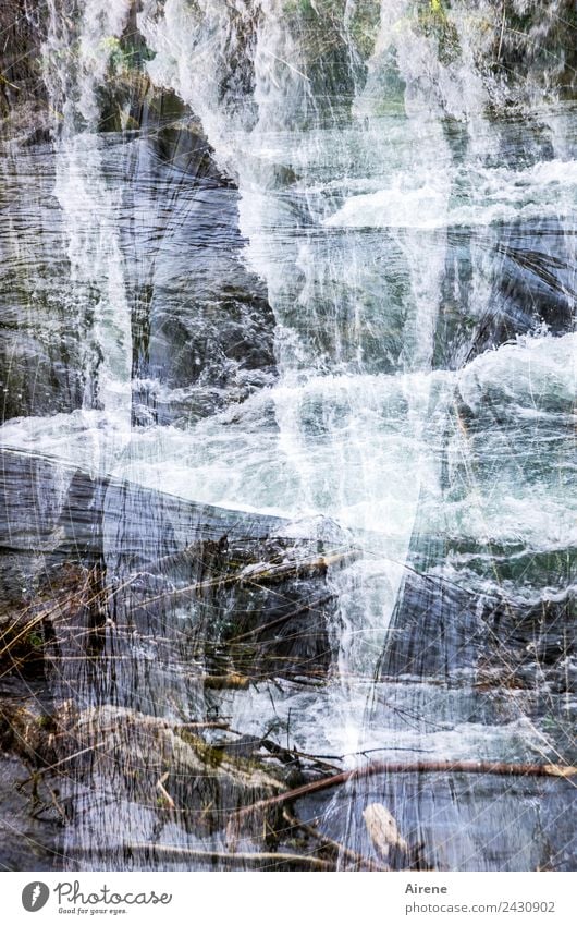 Sturz.Bach Landschaft Wasser Wasserfall Wildbach Ornament kariert vertikal gekreuzt Doppelbelichtung springen gigantisch wild blau weiß Rauschen stürzend