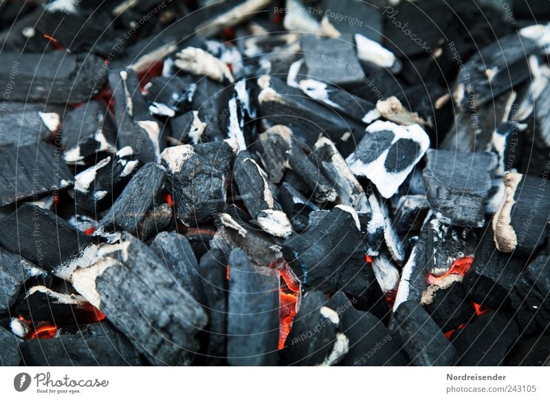 Warm Grill Kohle Holzkohle Glut glühen brennen Grillen schwarz holzkohlegrill Strukturen & Formen Oberfläche heizen Feuer Farbfoto Außenaufnahme Menschenleer