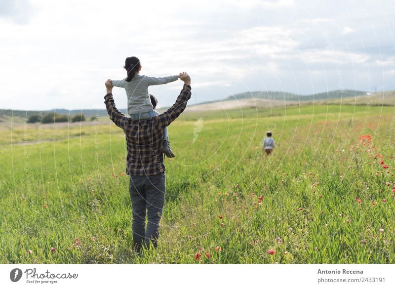 Familienwandern Spielen Kind Mensch Mädchen Junge Mann Erwachsene Eltern Vater Familie & Verwandtschaft Kindheit 1-3 Jahre Kleinkind 3-8 Jahre 30-45 Jahre Blume