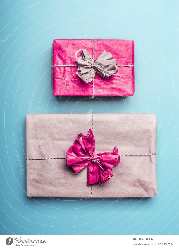 Verpackte Geschenke kaufen Stil Design Dekoration & Verzierung Feste & Feiern Liebe blau rosa türkis verpackt Verpackung Kraftpapier Farbfoto Studioaufnahme