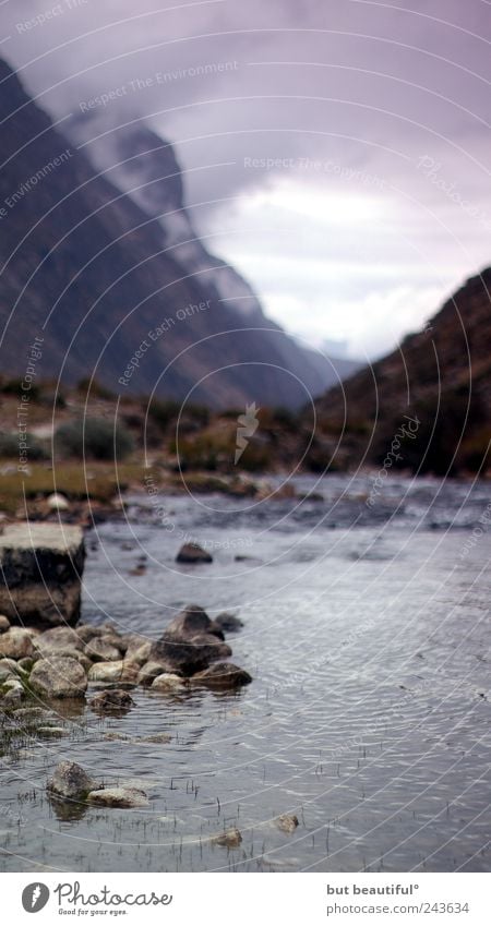 ganz ganz weit weg° Umwelt Natur Landschaft Pflanze Urelemente Wasser Wolken Gewitterwolken Herbst Berge u. Gebirge Anden See Bach Stimmung schön Hoffnung