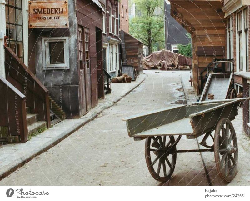 Old Amsterdam Karre Abdeckung Schmiede Holz Fassade historisch Straße