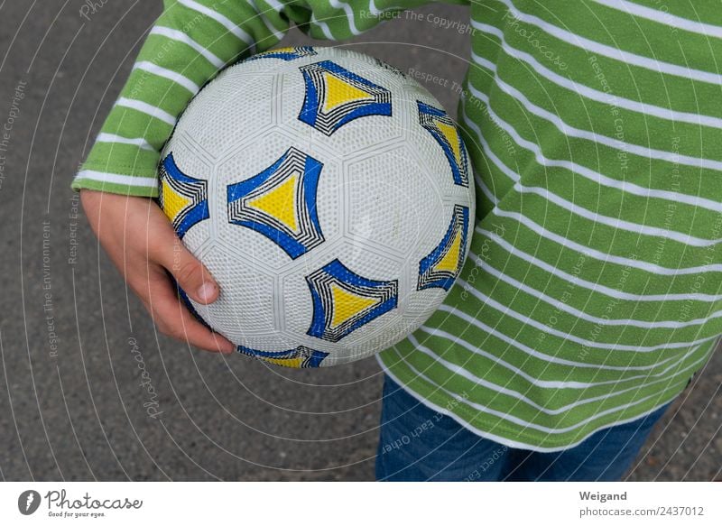 Zauberball sportlich Fitness Sport Sportmannschaft Fußball Team Junge Kindheit 1 Mensch 3-8 Jahre Spielen Erfolg Teamwork Weltmeister Weltmeisterschaft Ball