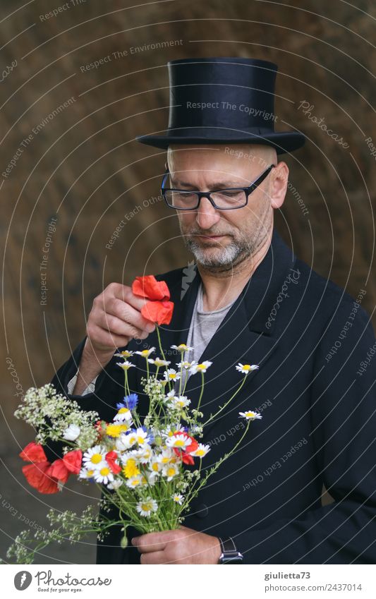 ...die richtige Entscheidung? | UT Dresden maskulin Mann Erwachsene Männlicher Senior Leben 1 Mensch 45-60 Jahre Anzug Brille Hut Zylinder Traurigkeit schwarz