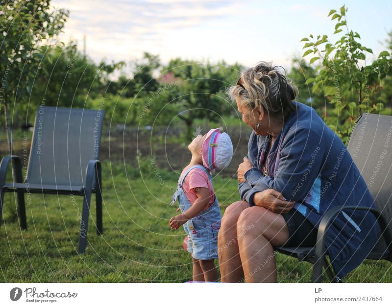 in den Himmel schauen Kindererziehung Bildung Kindergarten Mensch Baby Frau Erwachsene Eltern Mutter Geschwister Großeltern Senior Familie & Verwandtschaft