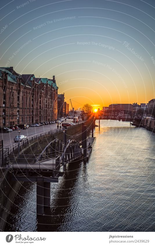 Hamburg Speicherstadt Frühling Sonnenuntergang Dämmerung Abend Licht Romantik Backstein Alte Speicherstadt Deutschland Weltkulturerbe Wasser Blauer Himmel