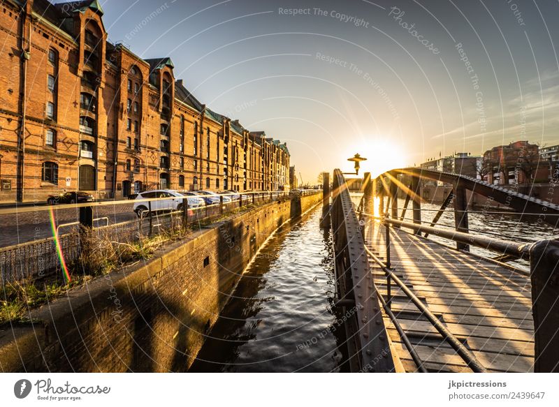 Speicherstadt Hamburg, Sonnenstern Dämmerung Abend Sonnenuntergang Licht Romantik Backstein Alte Speicherstadt Deutschland Weltkulturerbe Wasser Blauer Himmel