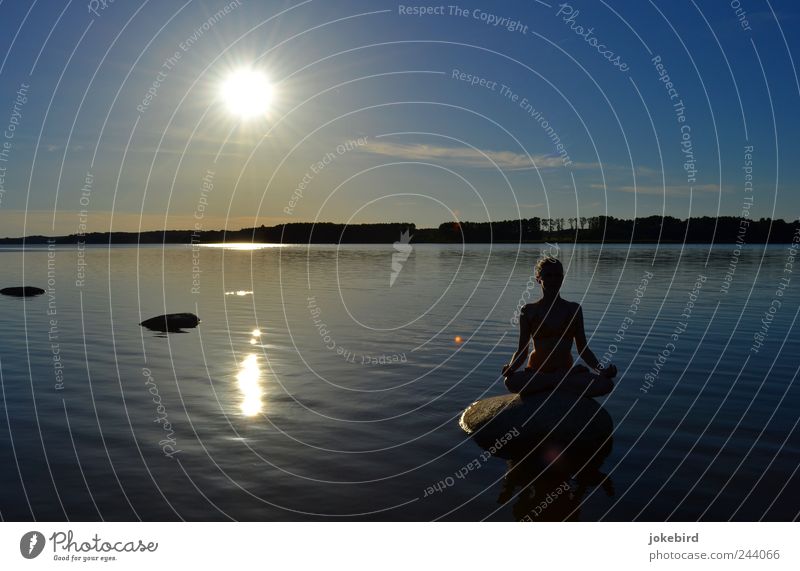 spiegelnde Ruhe Glück harmonisch Wohlgefühl Zufriedenheit Erholung ruhig Meditation Freiheit Sommer Sonne Sport Yoga Mensch feminin Junge Frau Jugendliche