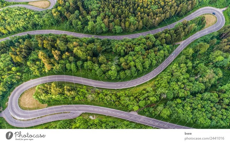 Mountain pass road Fahrradfahren wandern Landwirtschaft Forstwirtschaft Energiewirtschaft Erneuerbare Energie Industrie Umwelt Natur Landschaft Pflanze Frühling