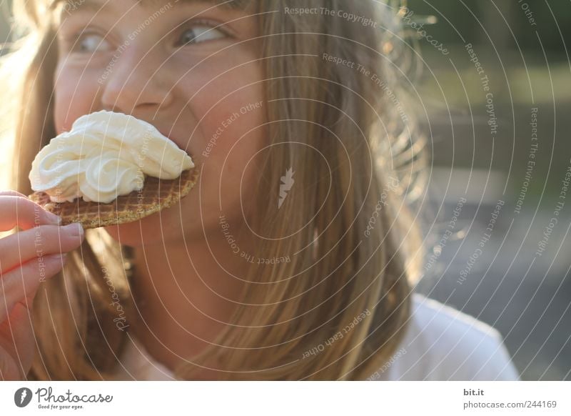 da dreht's mir doch die Augen um ... Lebensmittel Dessert Süßwaren Ernährung Essen Picknick Feste & Feiern Geburtstag Kind Mädchen Kindheit Kopf 1 Mensch