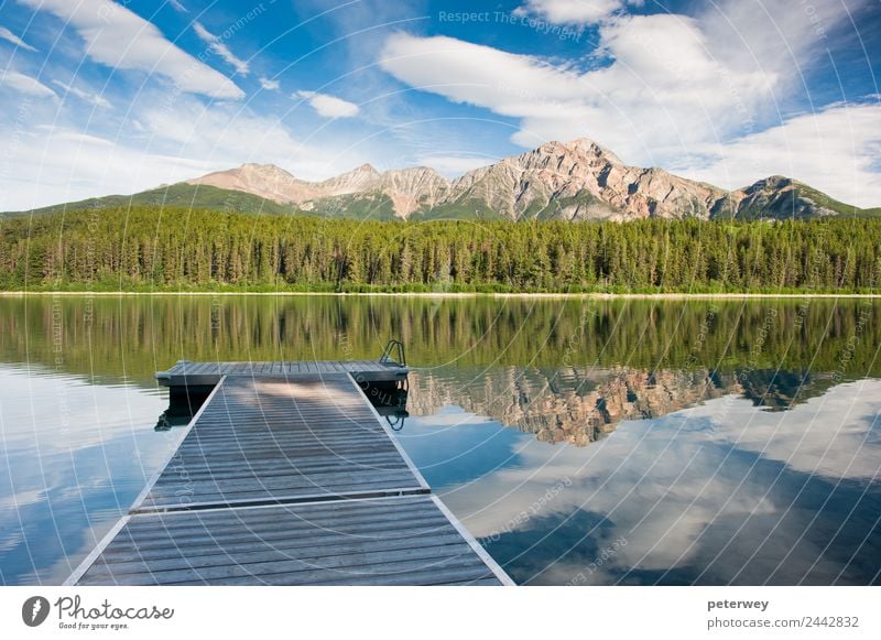 Patricia Lake, Jasper national park, Canada Ausflug Sommer Berge u. Gebirge Natur Wolken Park Wald See blau grau grün beautiful beauty blue calm Kanada clear