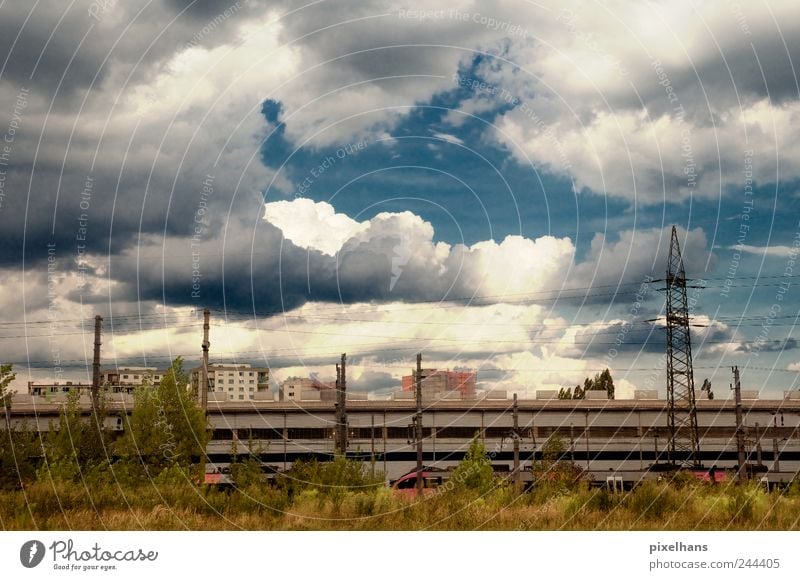 Viel Wolken, wenig Sonne Städtereise Technik & Technologie Industrie Natur Landschaft Himmel Gewitterwolken Sonnenlicht Sommer Klimawandel Wetter Schönes Wetter